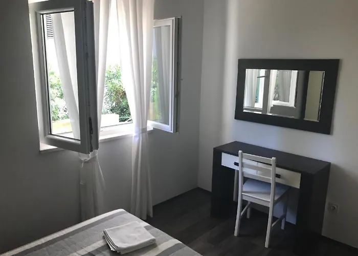 Apartment Vala 3 Grebastica